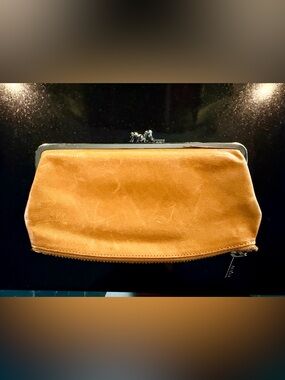 HOBO Millie Clutch in yellow - pristine condition, rare color!